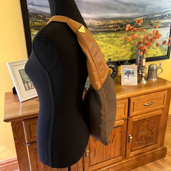 🇫🇷 Yves Saint Laurent Vintage Leather Sling Style Shoulder Bag - RARE! - Picture 3 of 16